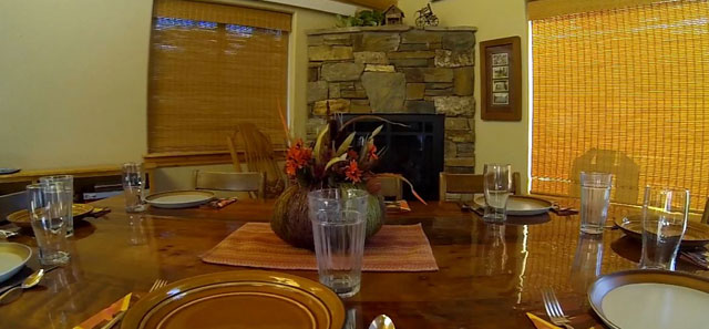 Storm Mountain Cottage Dining Room with Fireplace